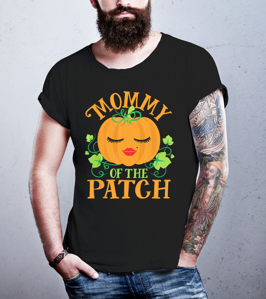 Mommy Pumpkin Of The Patch Face With Green Leaves And Vines T-Shirt