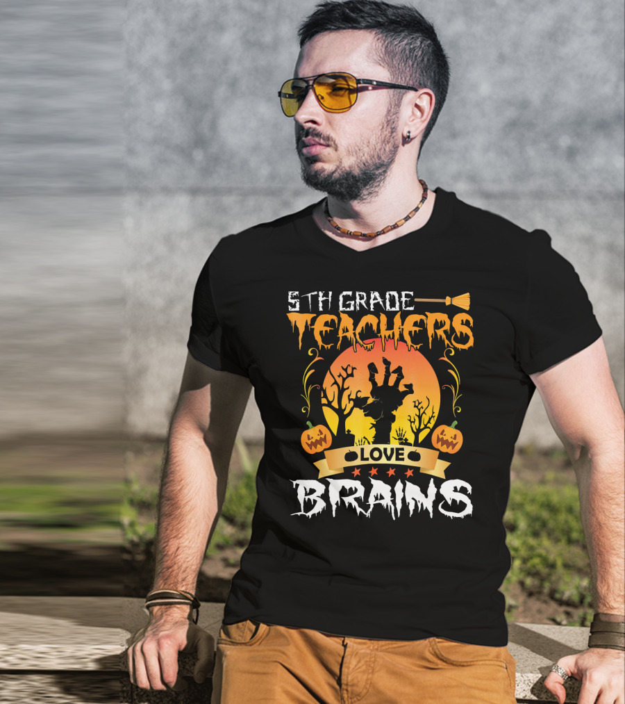 5th Grade Teachers Love Brains Tomb Pumpkin Moon T-Shirt