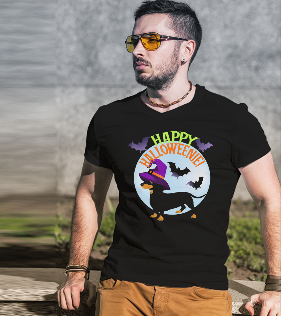 Happy Halloweenie Dachshund Wiener Dog Witch Hat Bats T-Shirt