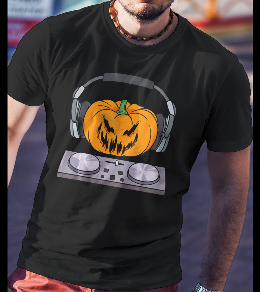 Halloween Scary Pumpkin DJ Music Turntable With Headphones T-Shirt