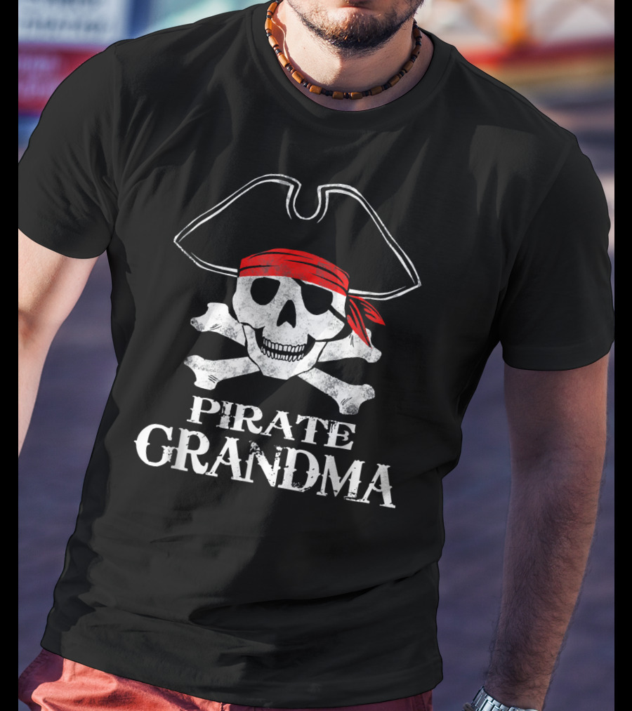 Pirate Grandma Skull Crossbones Red Bandana T-Shirt