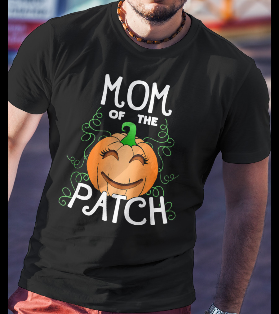 Mom Of The Patch Smiling Pumpkin With Green Vines T-Shirt
