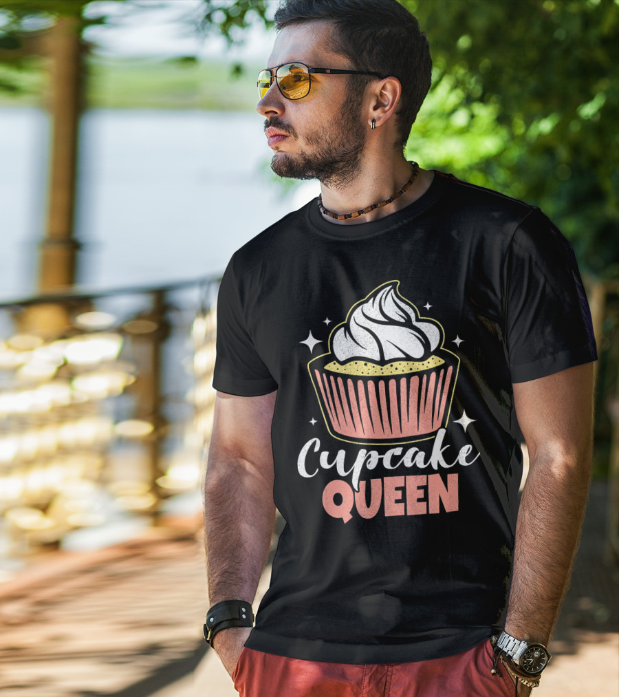 Cupcake Queen Vintage Fun Baking Food T-Shirt