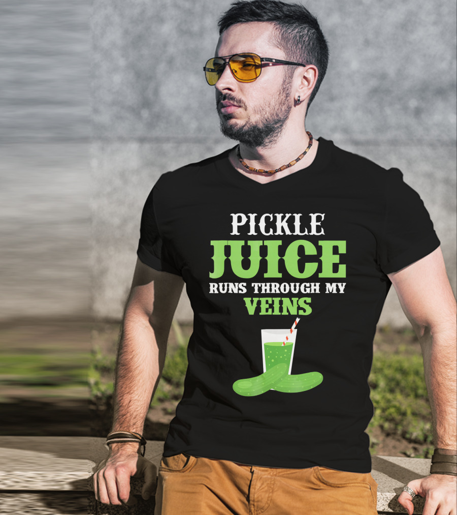PICKLE JUICE RUNS THROUGH MY VEINS Pickle Glass Cup With Straw T-Shirt