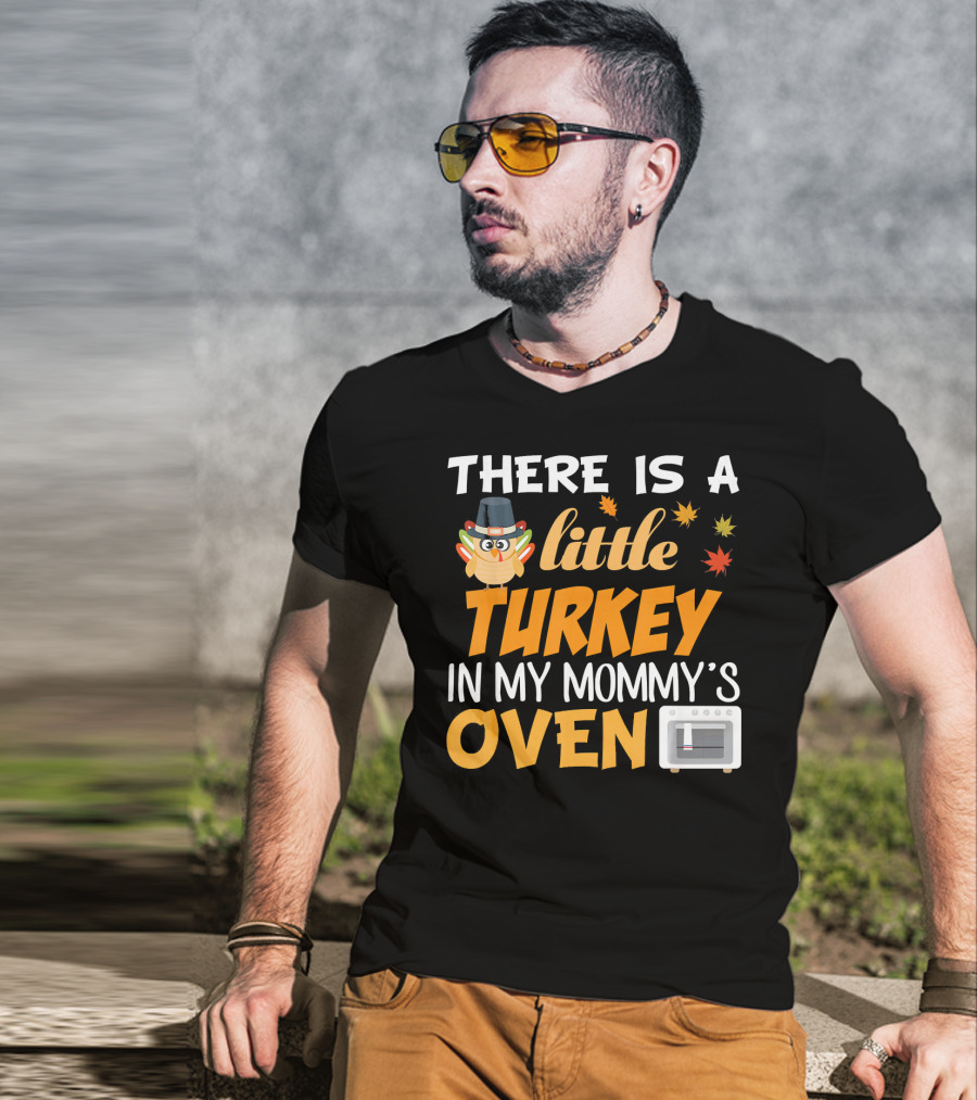 There Is A Little Turkey In My Mommy's Oven Thanksgiving Pregnancy Announcement T-Shirt
