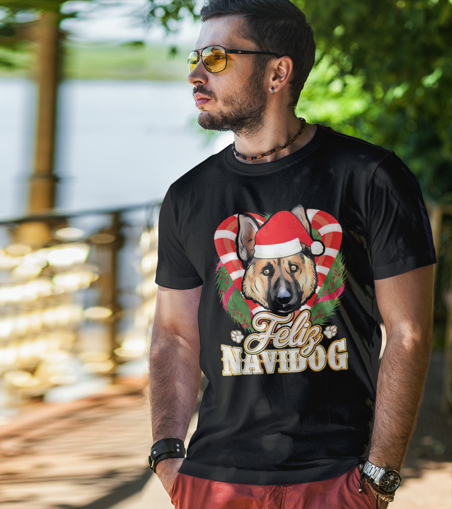 Feliz Navidog German Shepherd Santa Hat Christmas Wreath T-Shirt