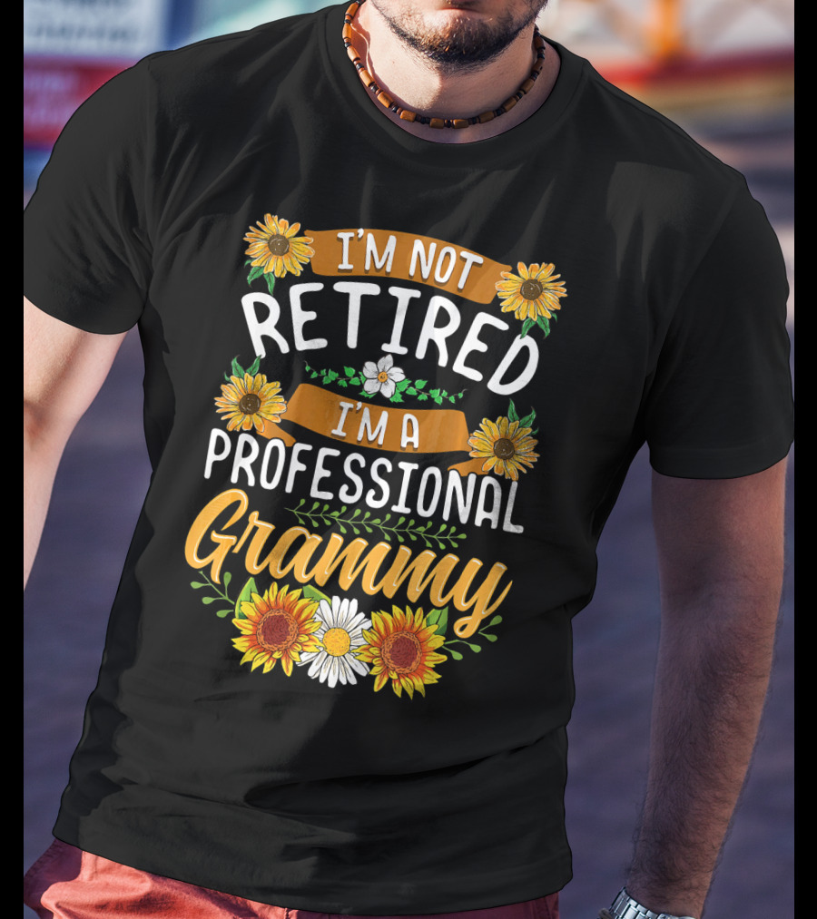 I'm Not Retired I'm A Professional Grammy Sunflowers And Daisies T-Shirt