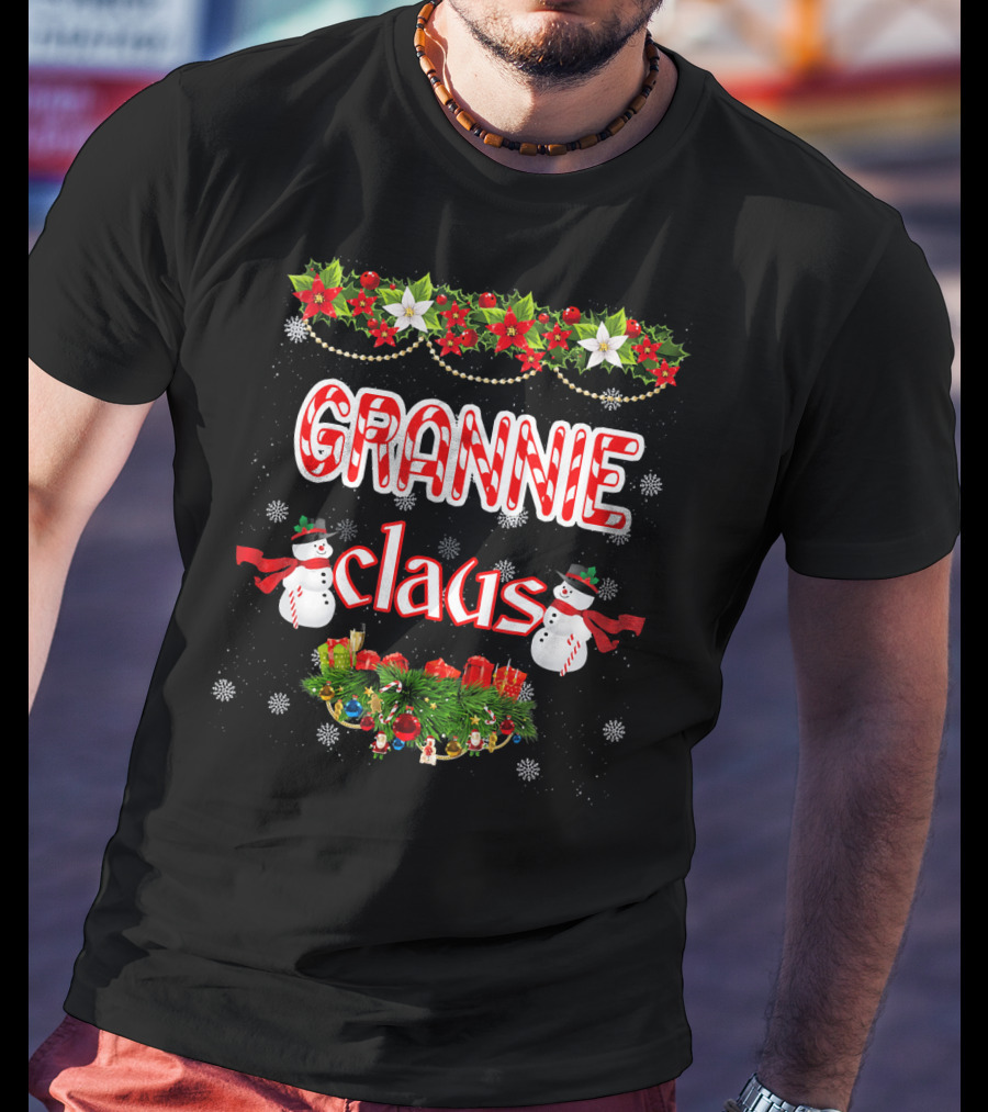 Grannie Claus Christmas Holly Snowflakes Snowmen Garland T-Shirt
