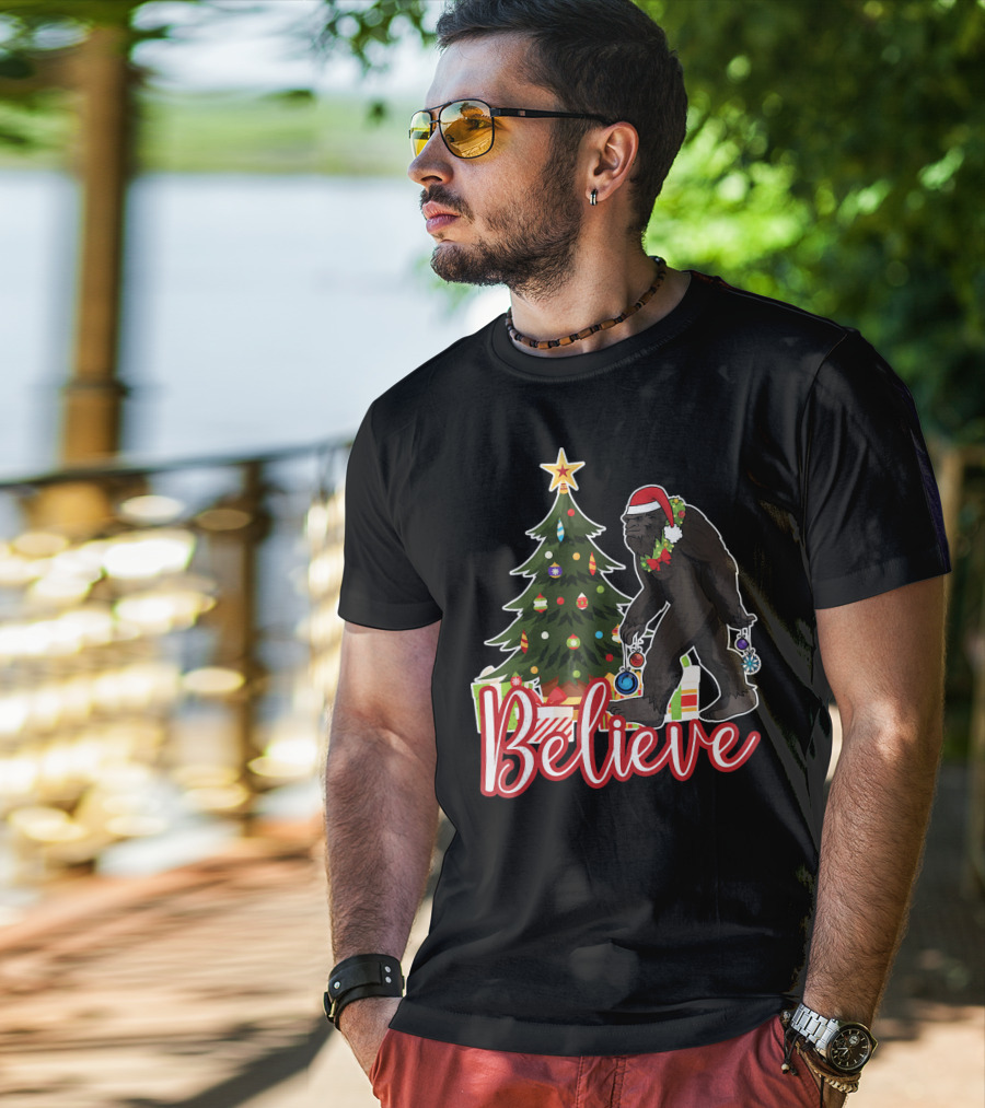 Believe Bigfoot Christmas Funny Holiday Scene T-Shirt