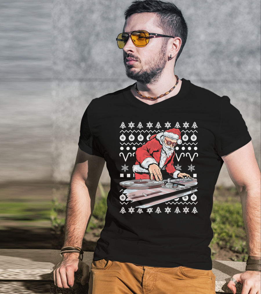 Santa Claus DJ Remixing Holiday Beats T-Shirt