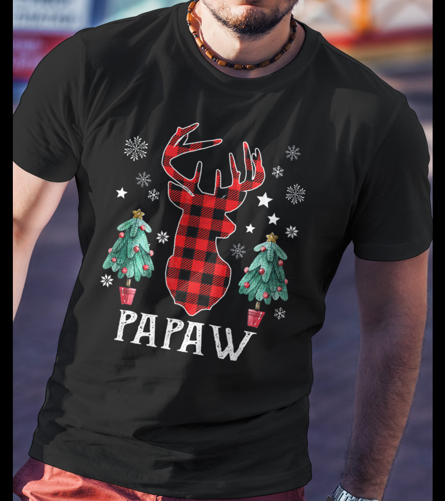 Papaw Plaid Reindeer Christmas Trees And Snowflakes Family Fun T-Shirt