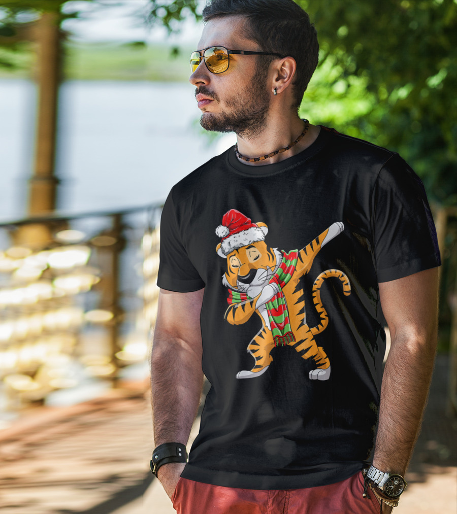 Dabbing Santa Tiger With Christmas Scarf T-Shirt