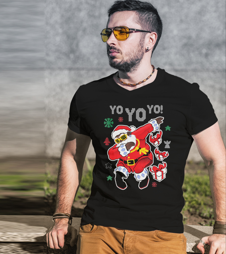 Yo Yo Dabbing Black Santa Claus Christmas Presents T-Shirt