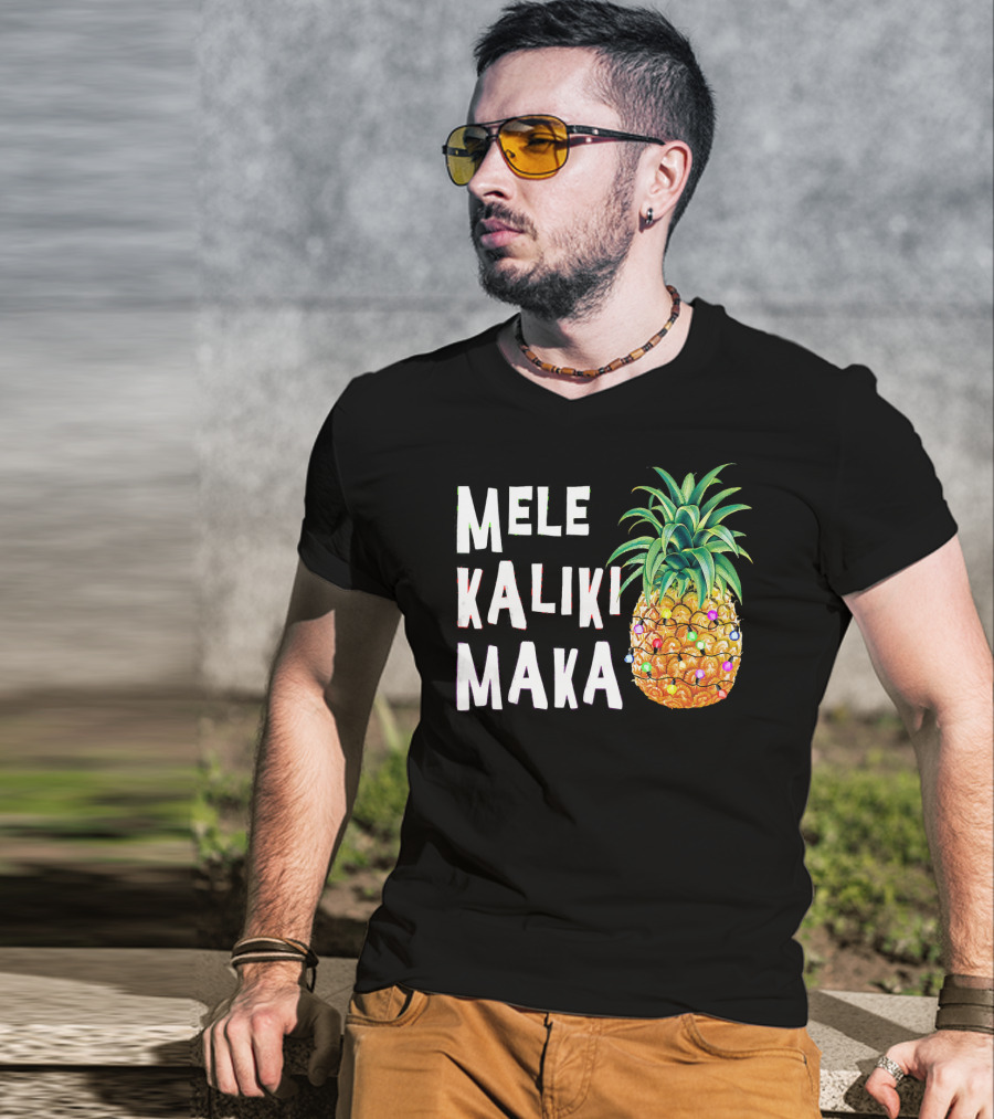 MELE KALIKIMAKA Pineapple Christmas Lights T-Shirt