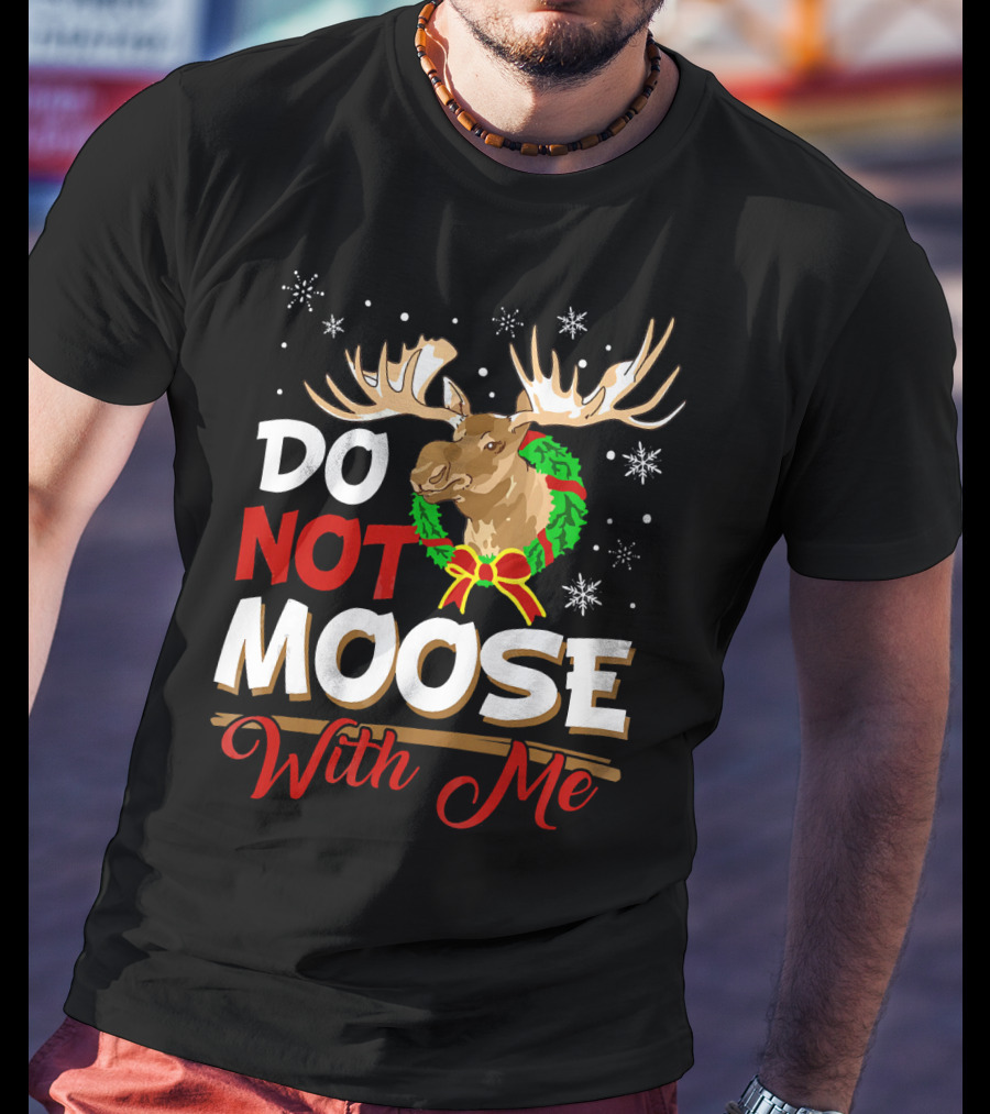 Do Not Moose With Me Funny Christmas Moose Wreath Snowflakes T-Shirt