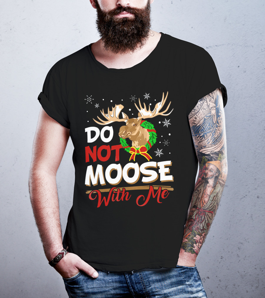 Do Not Moose With Me Funny Christmas Moose Wreath Snowflakes T-Shirt