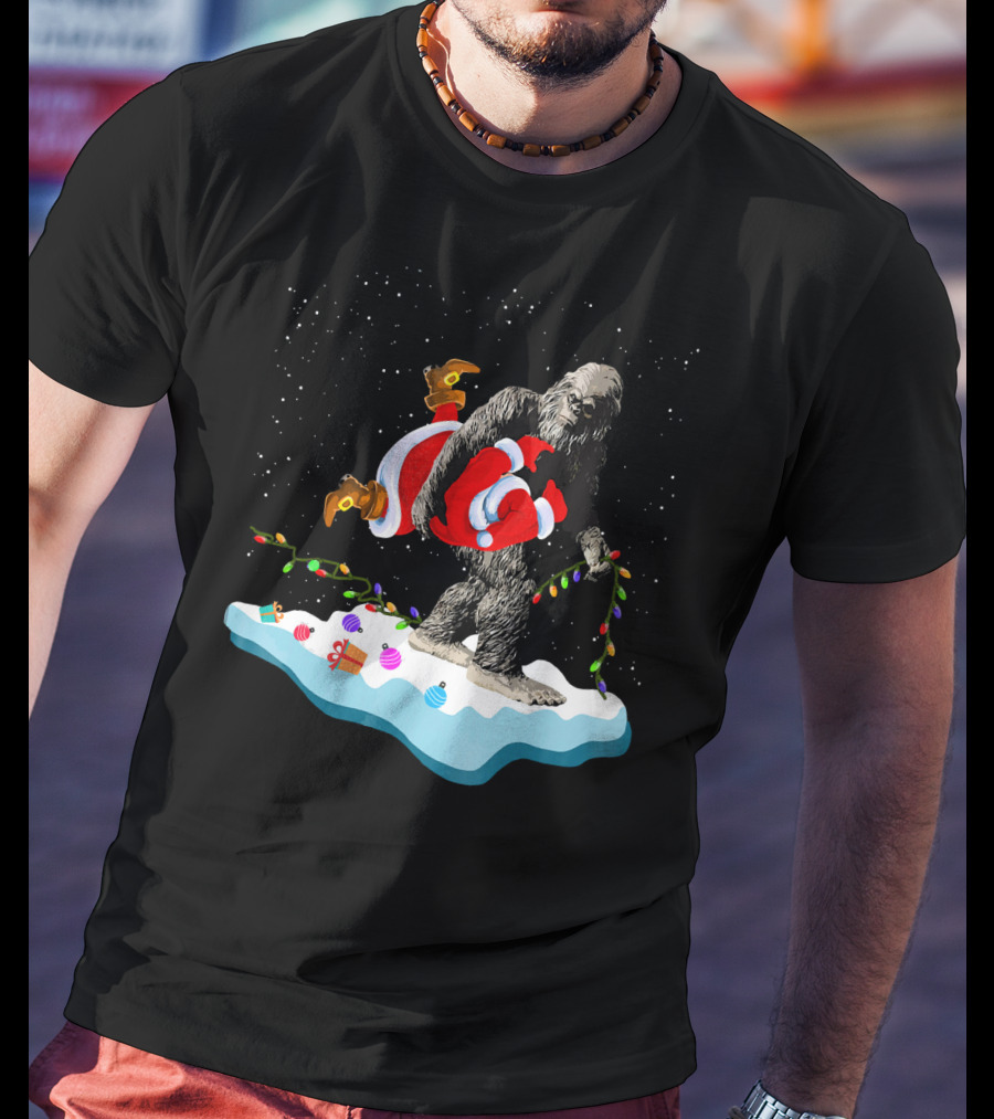 Bigfoot Abducts Santa On Christmas Eve T-Shirt