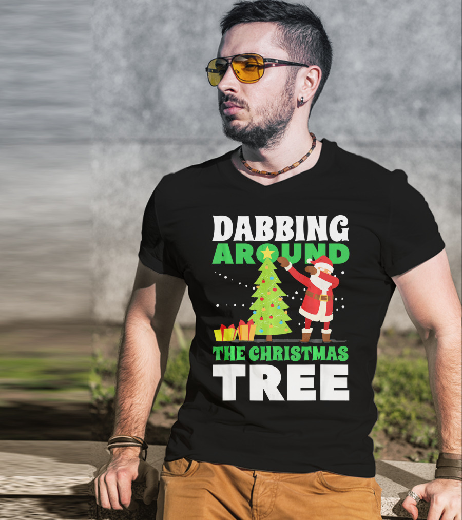 Dabbing Around The Christmas Tree Kris Kringle Merry Christmas San T-Shirt