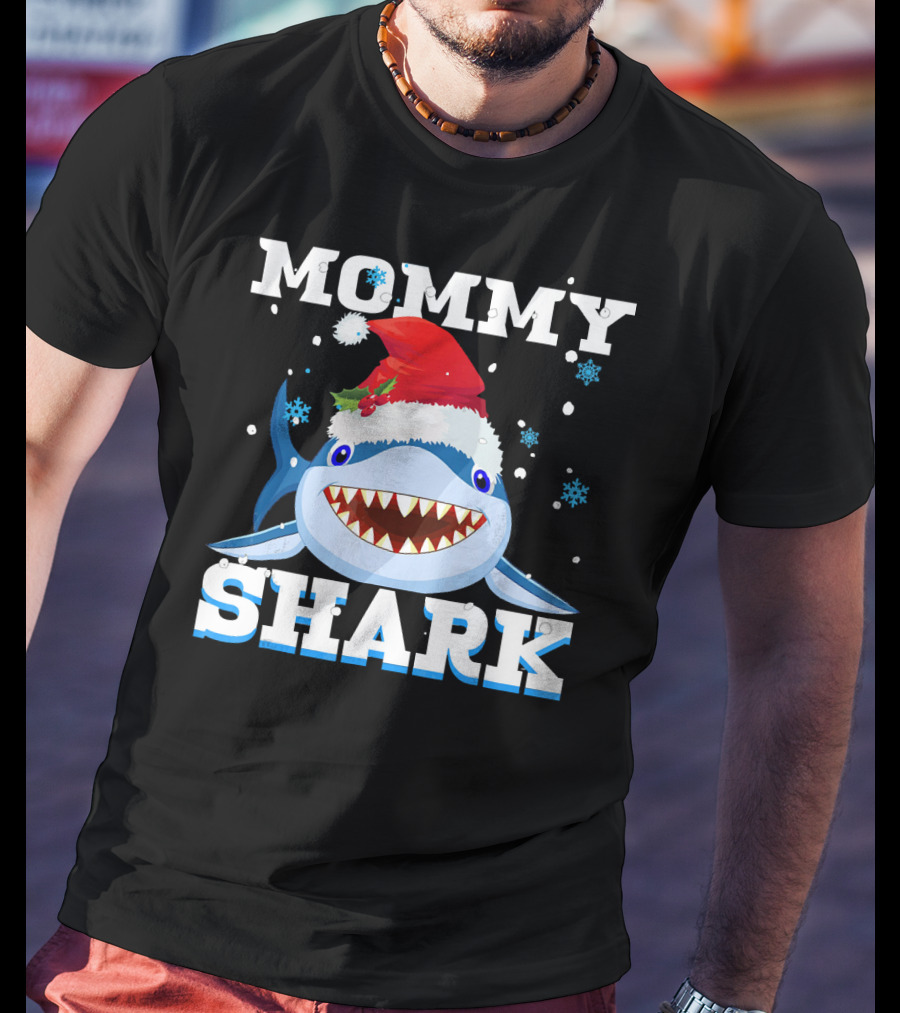 Mommy Shark Santa Hat Christmas Snowflakes T-Shirt