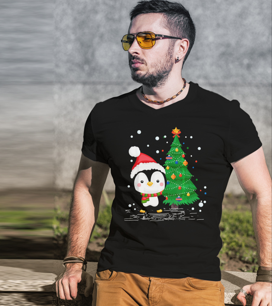 Funny Penguin Lover Santa Hat Christmas Tree Pengu T-Shirt