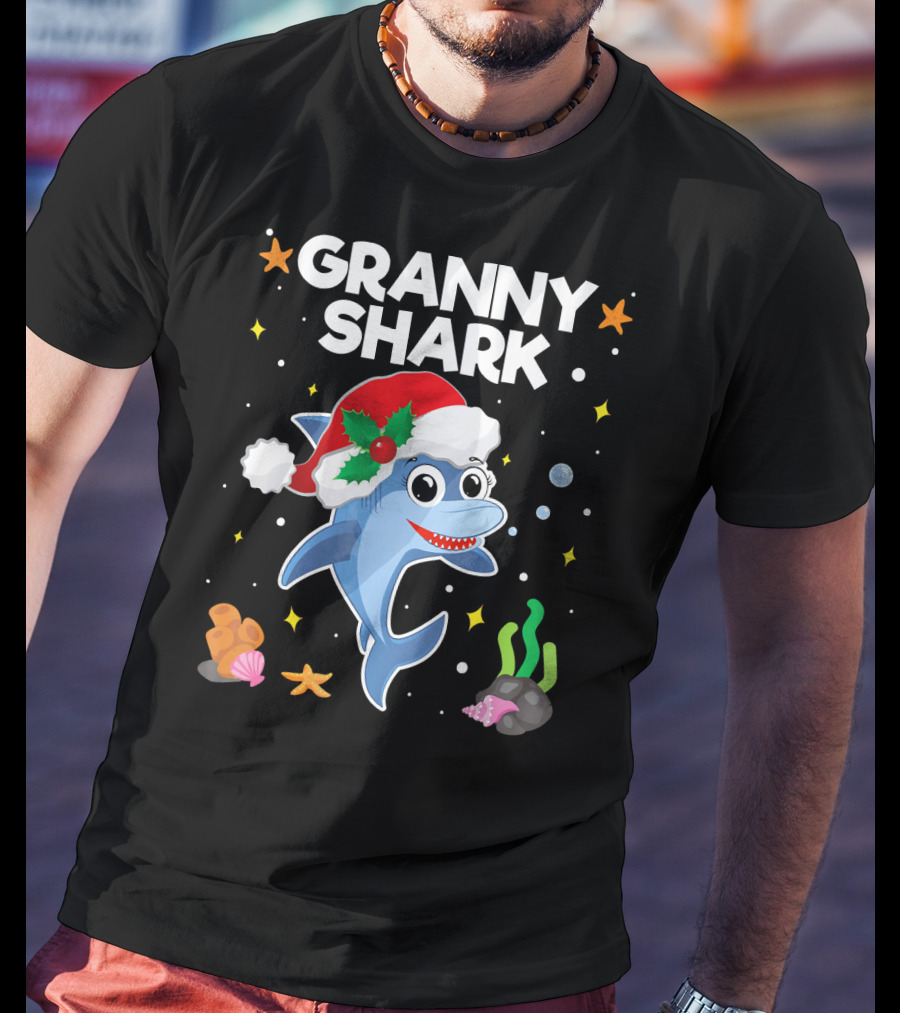 Granny Shark Santa Hat Christmas T-Shirt