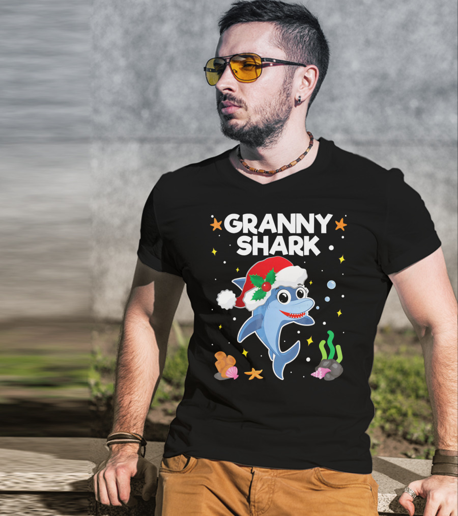 Granny Shark Santa Hat Christmas T-Shirt
