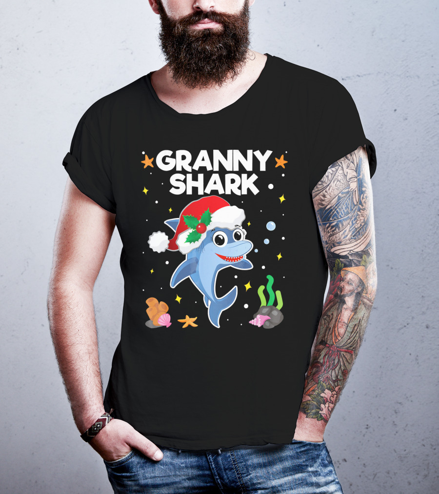 Granny Shark Santa Hat Christmas T-Shirt