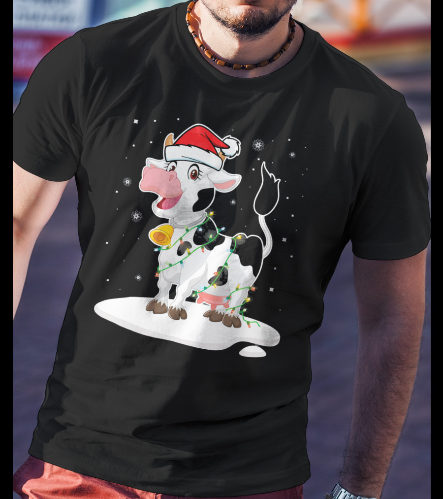 Lovely Cow Santa Xmas Lights On Snowy Tree Scene T-Shirt