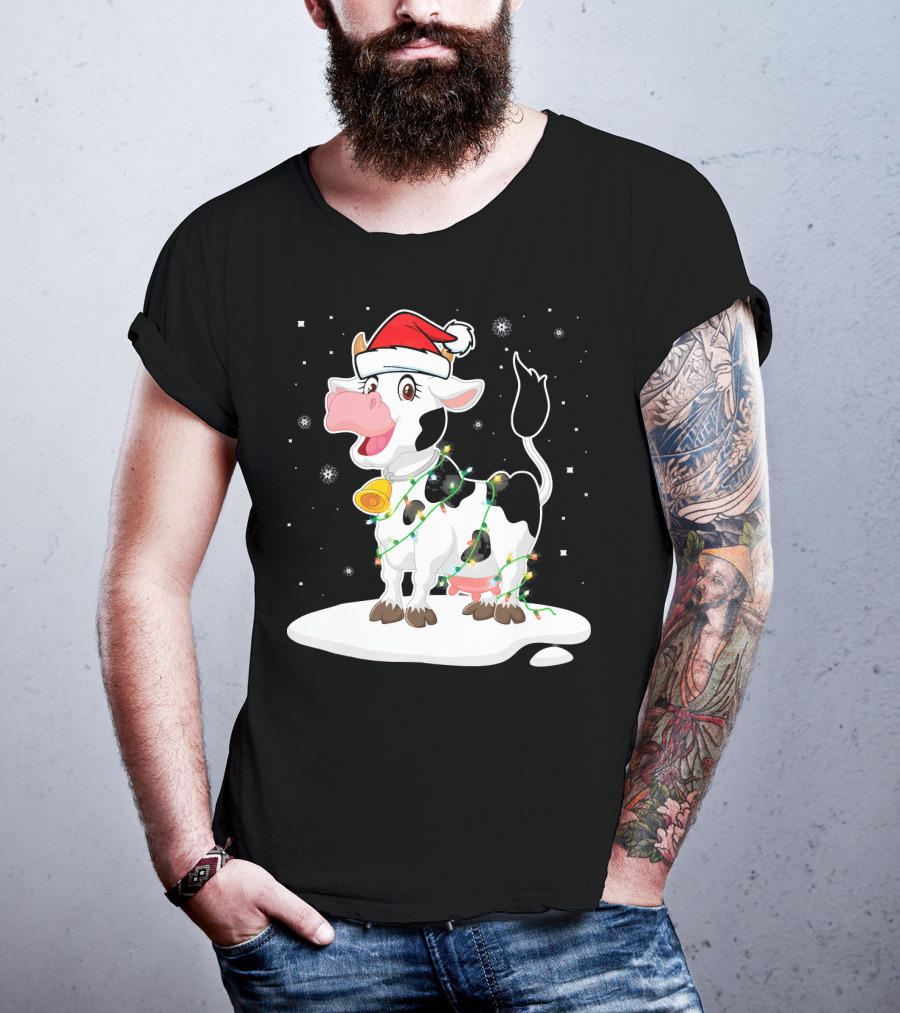 Lovely Cow Santa Xmas Lights On Snowy Tree Scene T-Shirt
