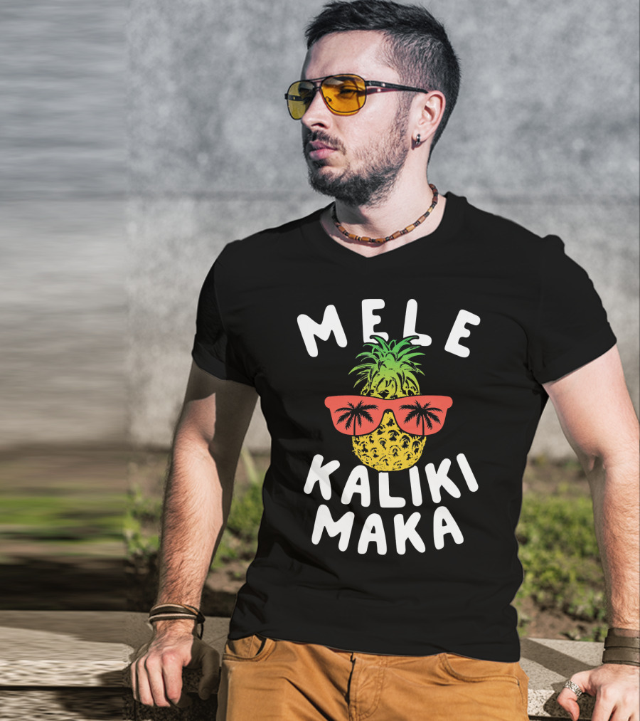 Mele Kalikimaka Pineapple With Sunglasses And Palm Trees T-Shirt
