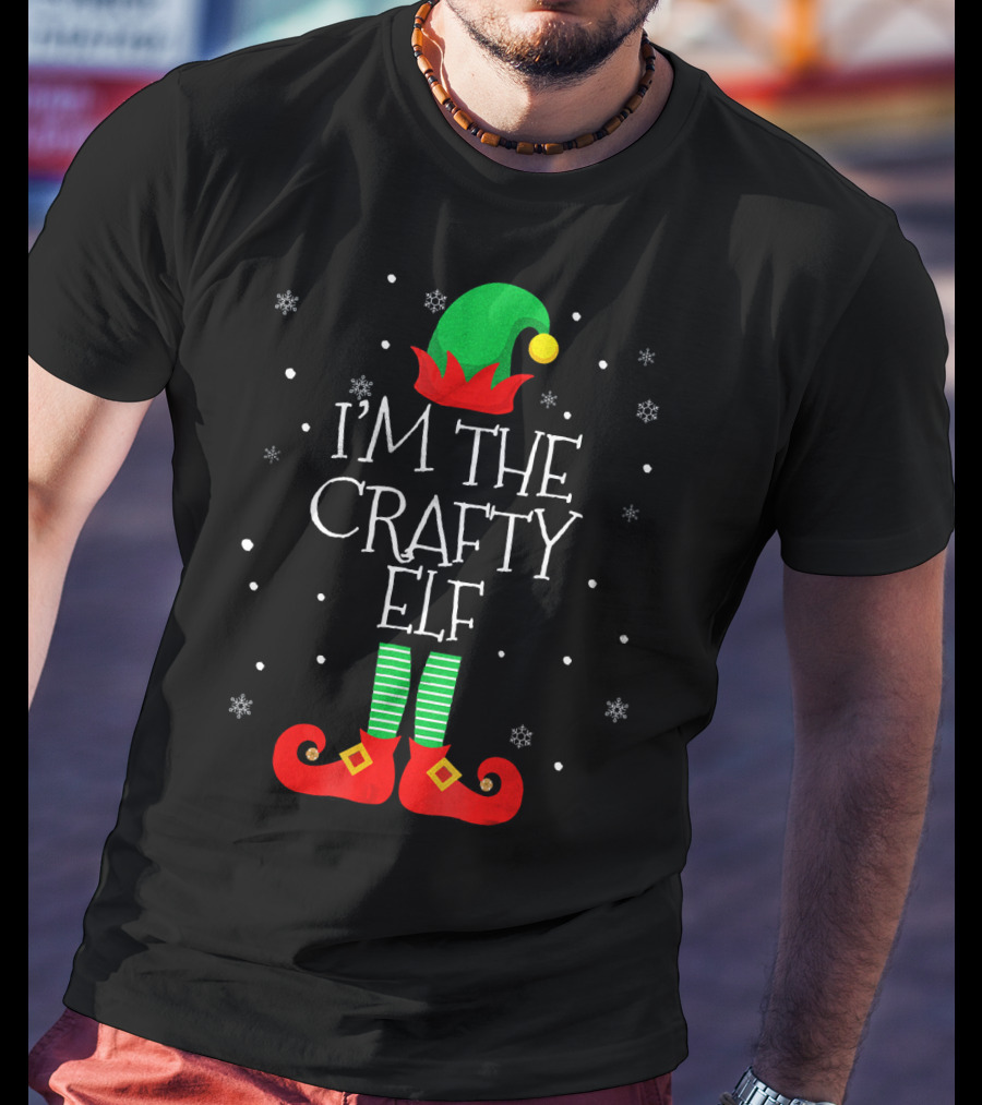 I'M THE CRAFTY ELF Snowflakes Festive Green Hat With Red Shoes T-Shirt