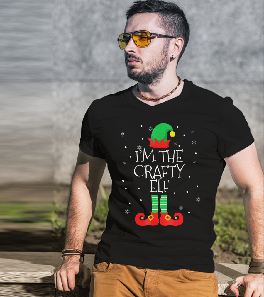 I'M THE CRAFTY ELF Snowflakes Festive Green Hat With Red Shoes T-Shirt