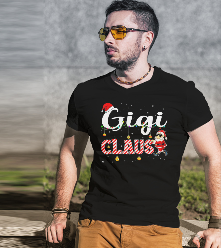 Gigi Claus Santa Hat Christmas Ornaments Snowflakes T-Shirt