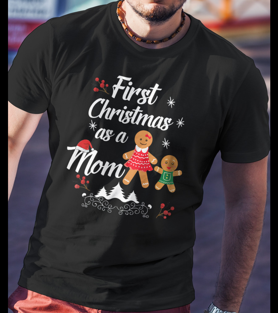 First Christmas As A Mom With Gingerbread Family And Santa Hat T-Shirt