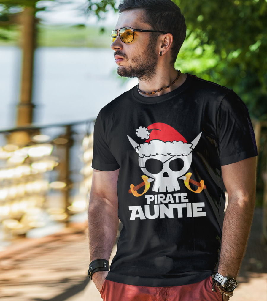 Pirate Auntie Christmas Skull Santa Hat Funny T-Shirt