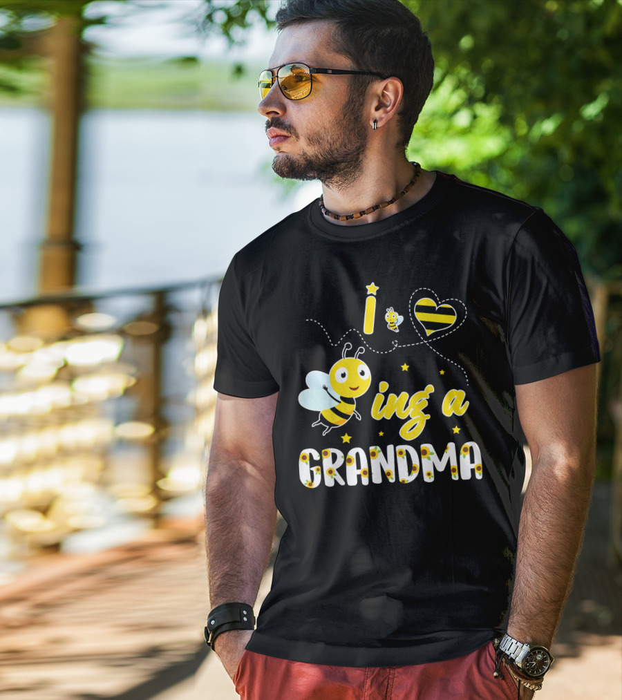 I Love Being A Great Grandma Bee-Themed Funny Family T-Shirt