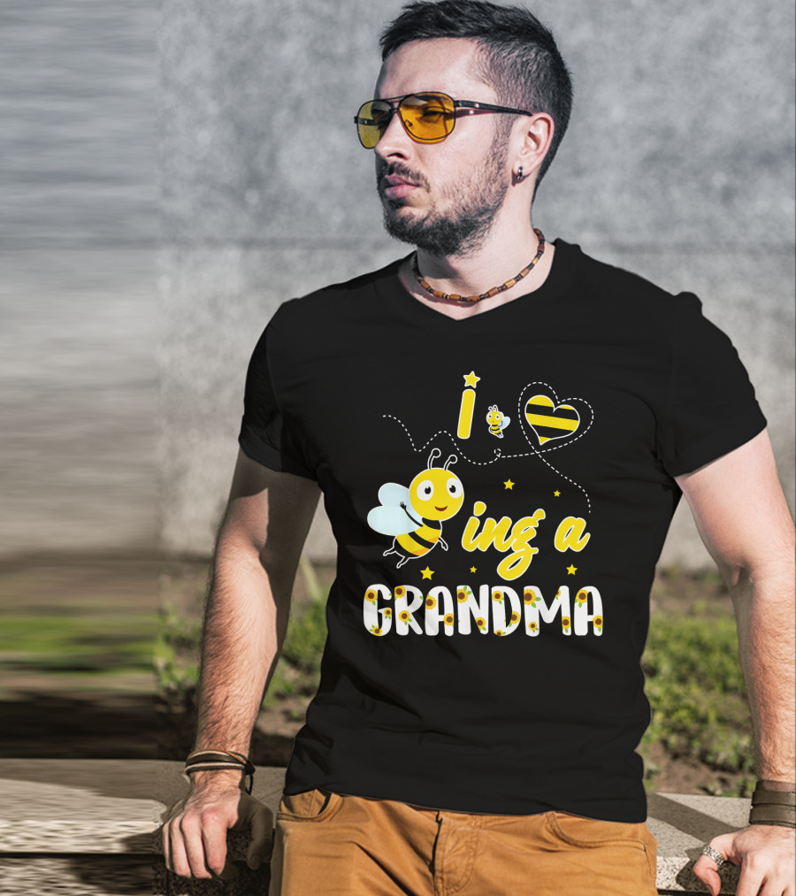 I Love Being A Great Grandma Bee-Themed Funny Family T-Shirt