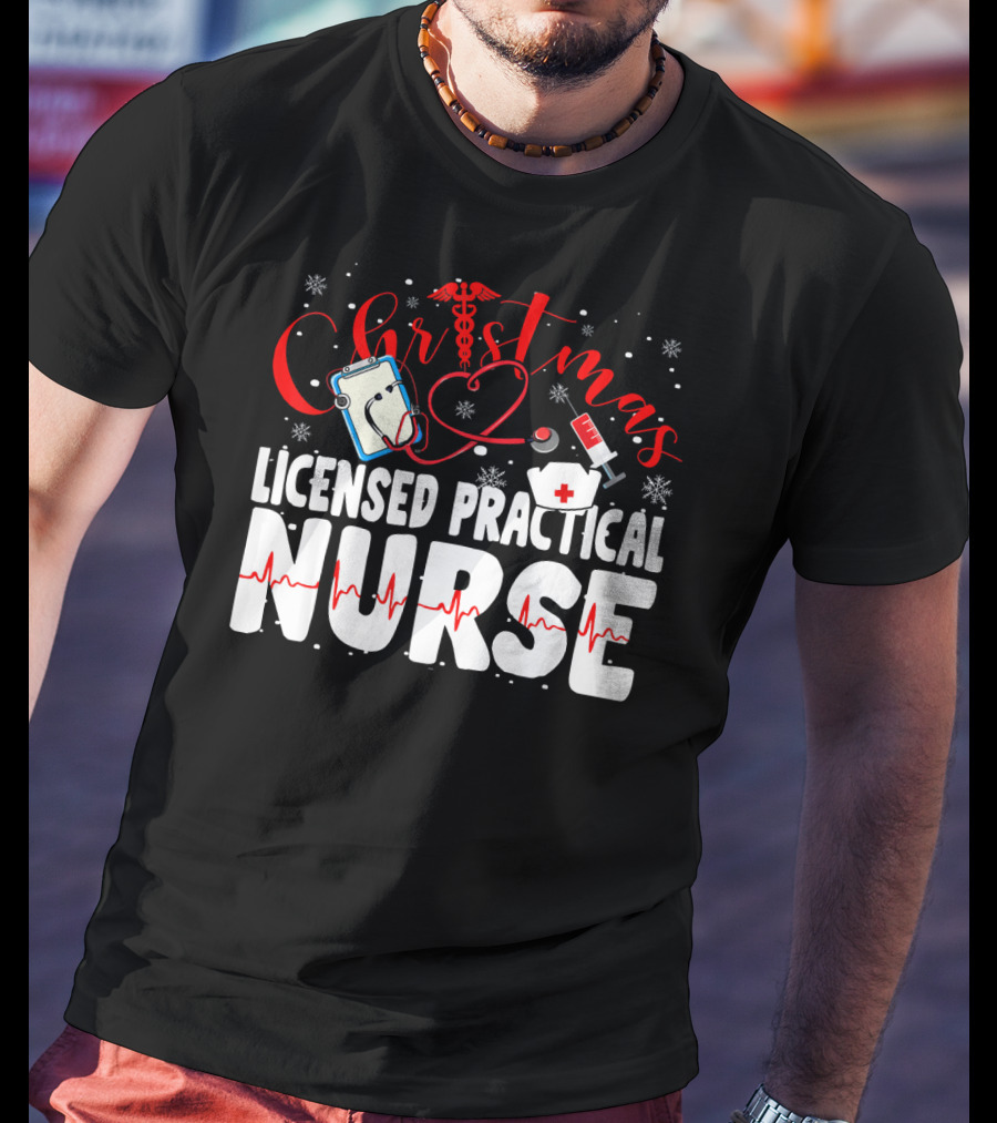 Christmas Licensed Practical Nurse Stethoscope Syringe Snowflakes T-Shirt