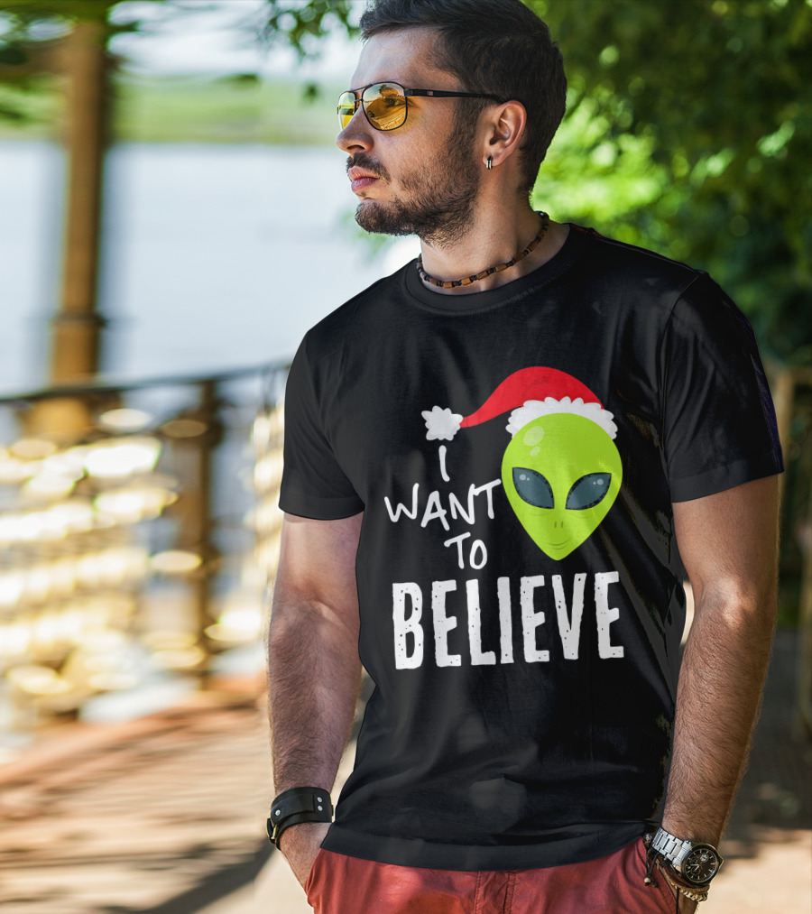 I Want To Believe Alien Santa Hat Christmas UFO T-Shirt