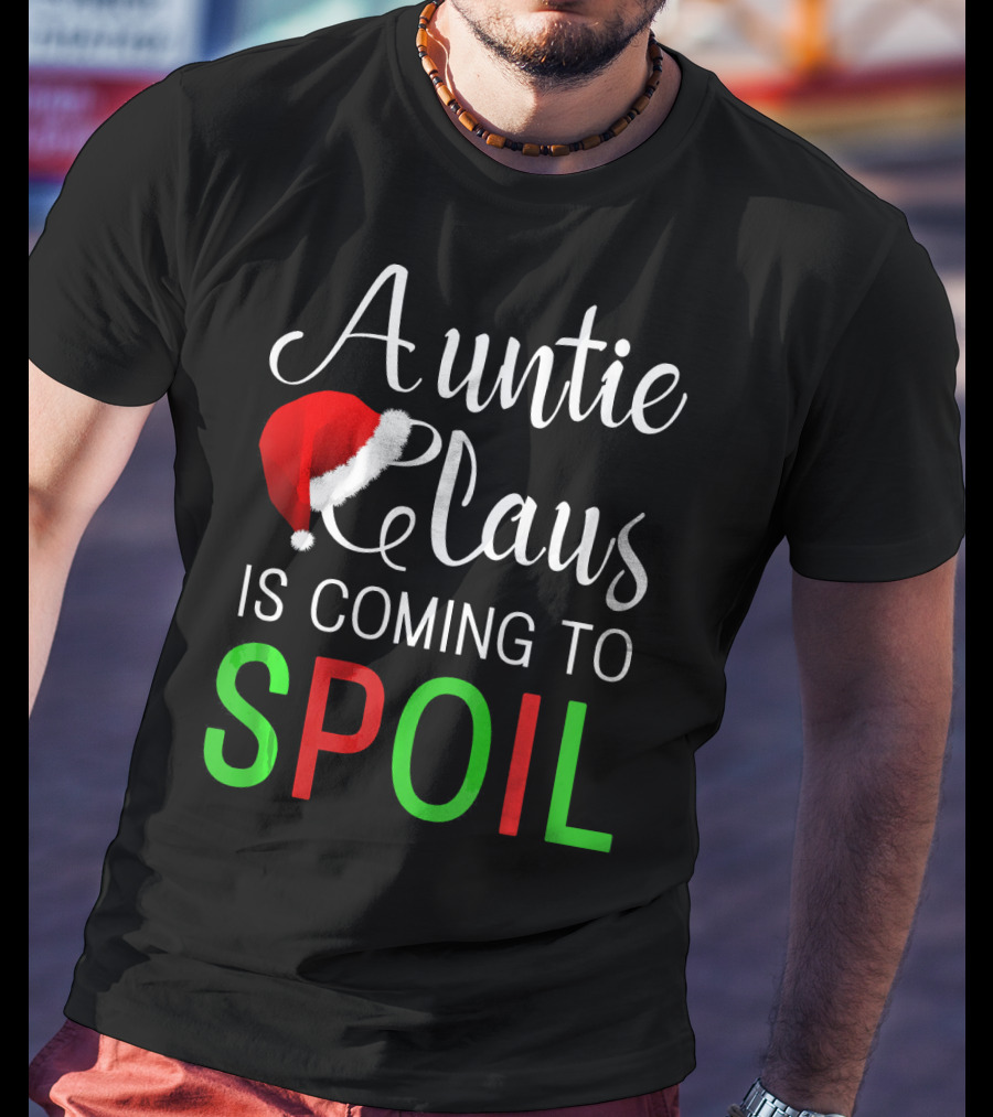 Auntie Claus Is Coming To Spoil Santa Hat Holiday Fun T-Shirt