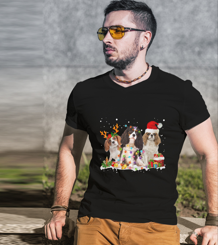 Cavalier King Charles Spaniel Festive Christmas Lights And Santa Hat Snow Scene T-Shirt