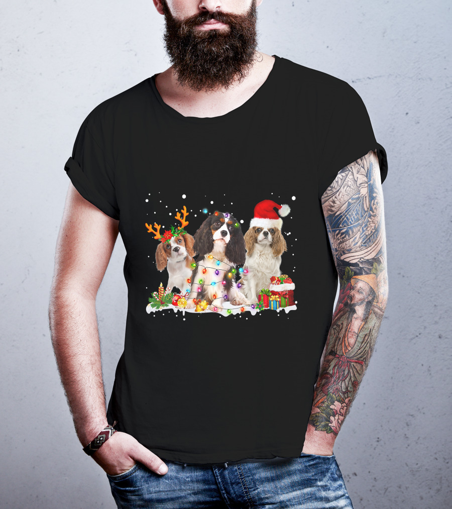 Cavalier King Charles Spaniel Festive Christmas Lights And Santa Hat Snow Scene T-Shirt